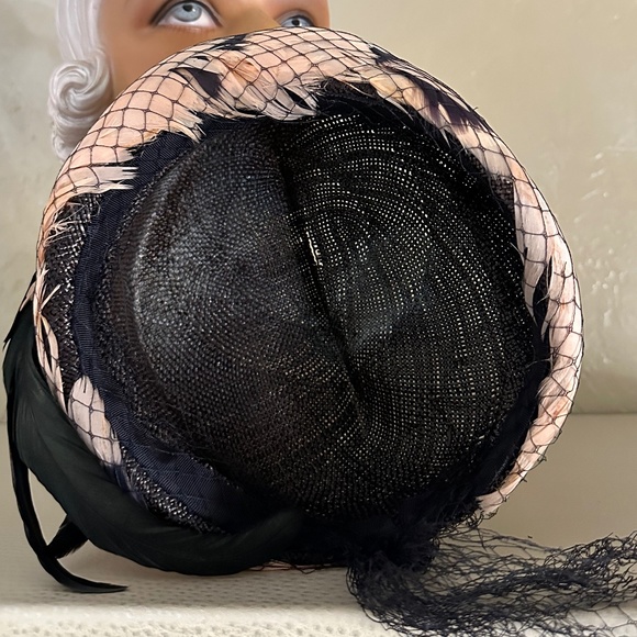 EXQUISITE 1940s\' BROWN STRAW HAT - PINK FEATHER TRIM + FEATHER \